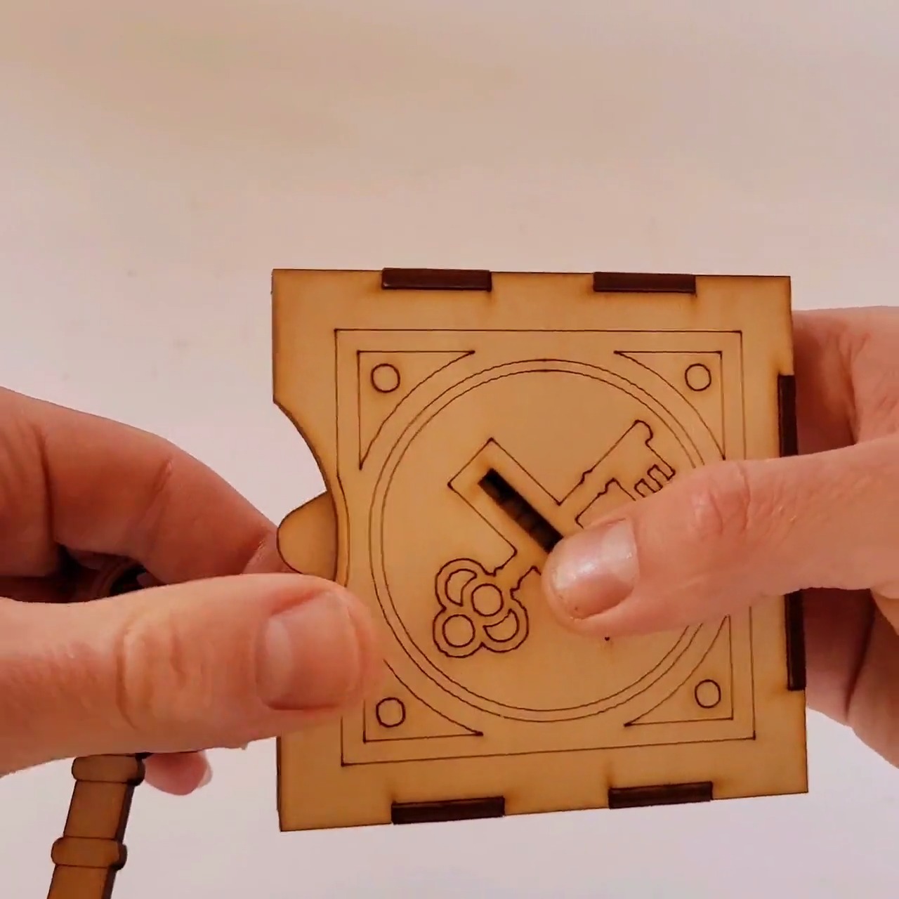 Truco de magia con moneda ilusión - Imagen 6