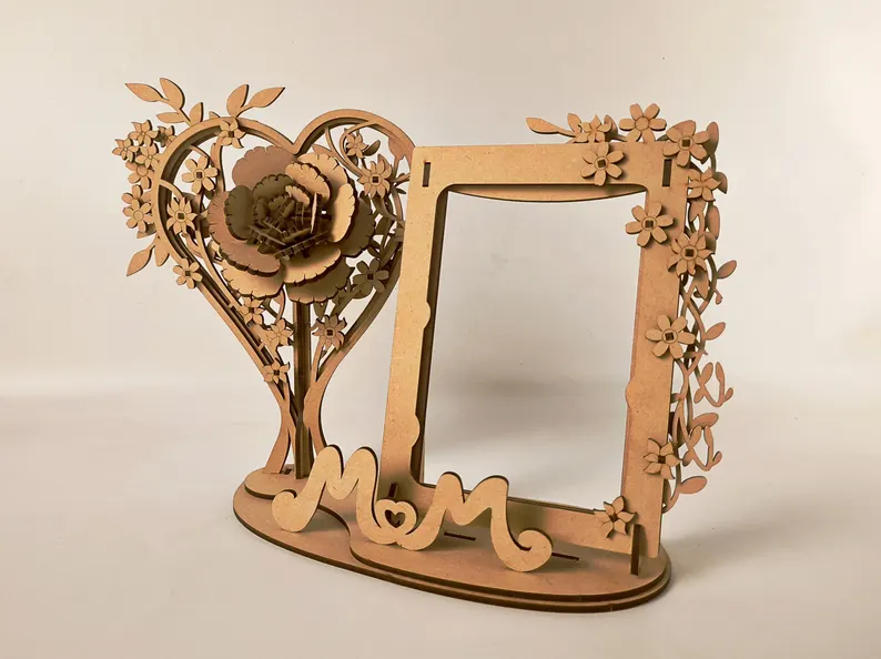 Marco de fotos floral con forma de corazón - Imagen 7
