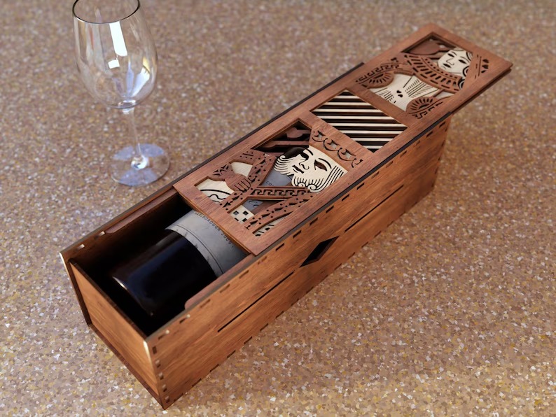 Caja de regalo de madera para botella de vino - Tema de naipes - Imagen 2