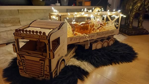Camion Scania porta botella de alcohol - Imagen 3